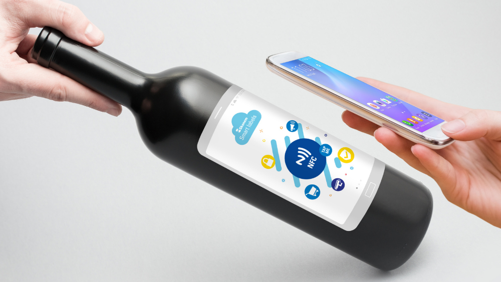 scnanning QR code on a wine bottle with a smartphone