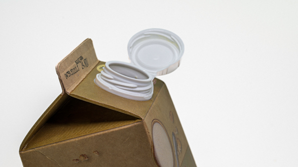 Paper vs. Plastic: Which labelling option is more sustainable?